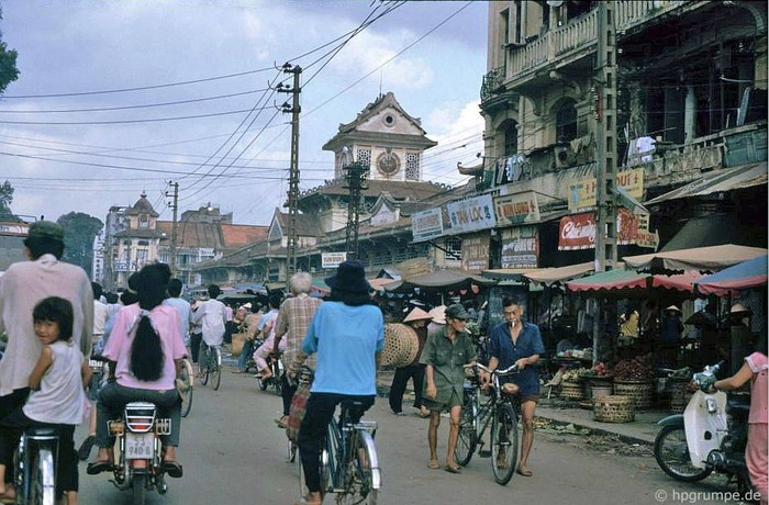 Gần khu vực chợ Bình Tây, quận 5, Sài Gòn 1991.